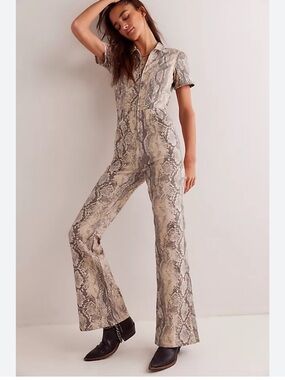 FREE PEOPLE Jade Flare Snakeskin Jumpsuit Stretch XL Boho Rockstar Tan Festival